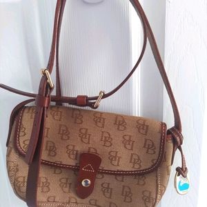 Dooney and bourke crossbody purse